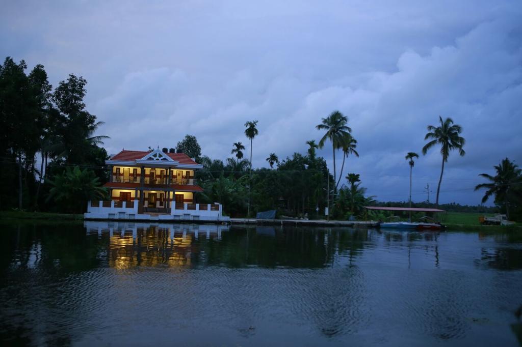 Mango Kerala Homes Kumarakom Exterior photo